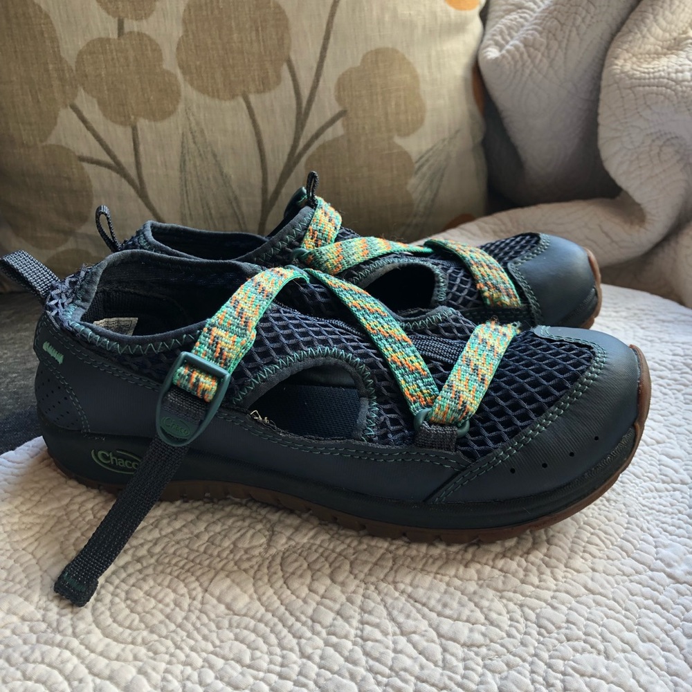 Chaco navy girls shoes